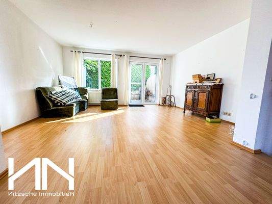 Wohnzimmer (neue Fenster mit Markisensystem) 