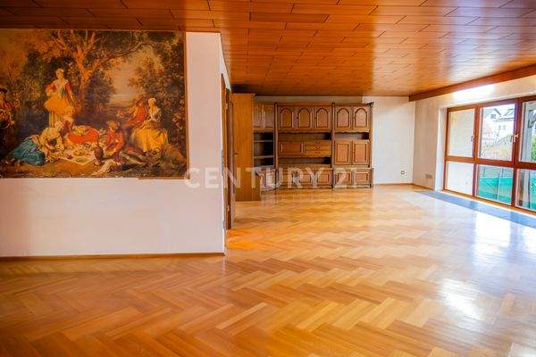 Wohnzimmer mit Gartenblick