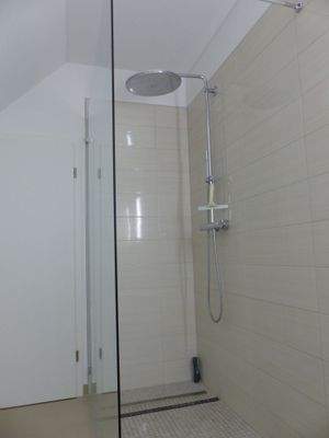 Guter Start in den Tag: Regendusche mit viel Platz