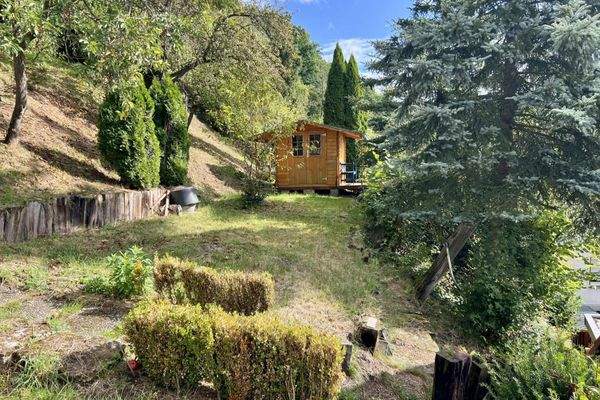 Garten mit Blick zum Gartenholzhaus