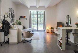 Wohnzimmer rechte Wohnung