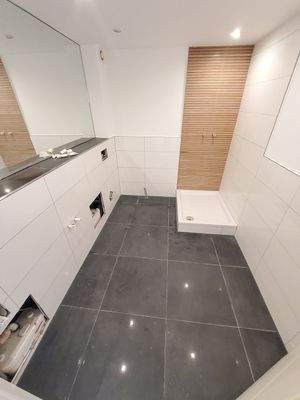 Frisch saniert Bad.jpg