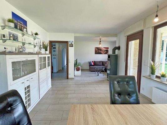 Blick durch das Wohn- und Esszimmer