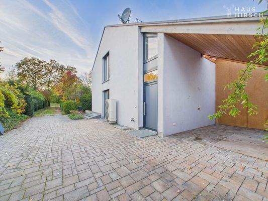 Eingangsbereich & Carport