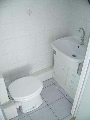 Separates WC.incl Waschbecken.jpg