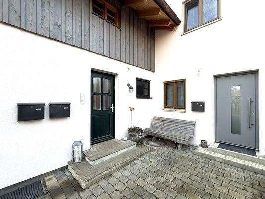 Haustüre und Vorplatz