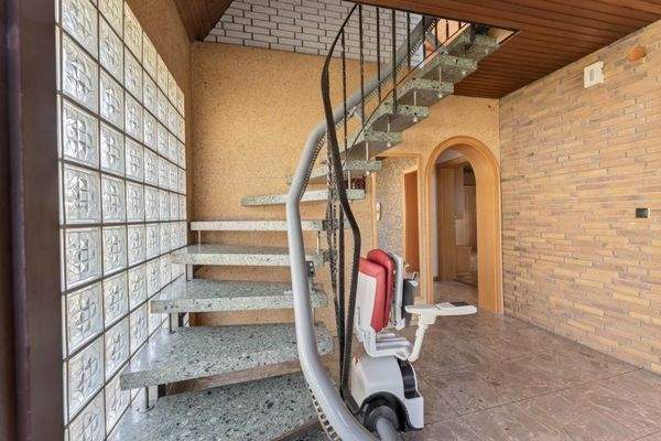 Treppe zum Dachgeschoss