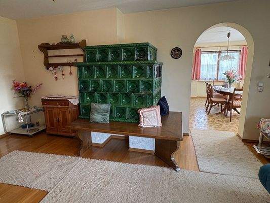 Kachelofen im Wohn- Essbereich