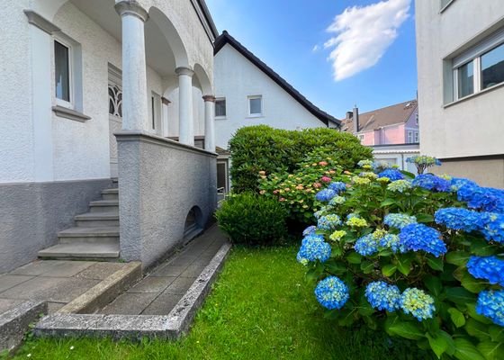 Wohnung mit kleiner Terasse + eigenem Hauseingang