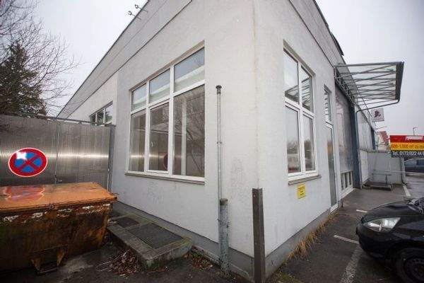 Hängerstellplätze vor der Umfahrt