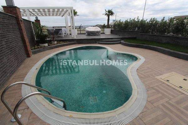 Horizontally Architectured Luxury Houses in Büyükçekmece