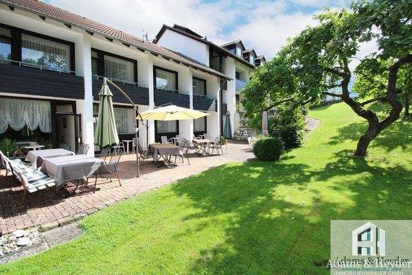 Garten unterer Teil mit Terrasse