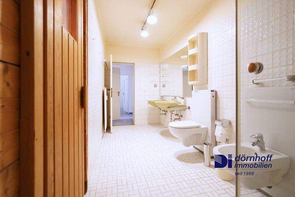 Badezimmer mit Dusche/Sauna/Bidet