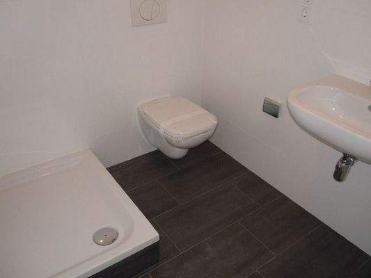 Innenliegendes Bad mit Dusche