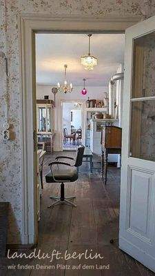 Lehnschulzenhaus EG Blick von Raum 8 durch das Ladenlokal und die Räume dahinter.jpg