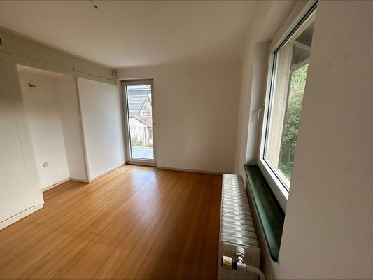 Kinderzimmer mit Balkon OG
