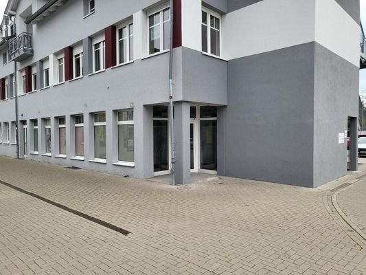 Renovierte Einzelhandels- / Gewerbefläche