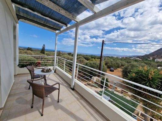 Kreta, Chersonisos: Große Villa am Dorfrand zu verkaufen