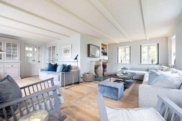 Wohnbereich mit Kamin