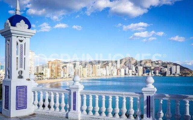 Luxe Apartments in a Beachfront Complex in Benidorm Alicante