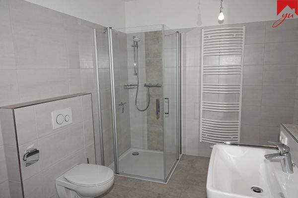 Badezimmer mit Dusche