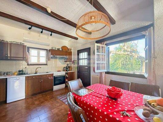 68fd15d67bab4f61a81a6cfaf2a90481-original