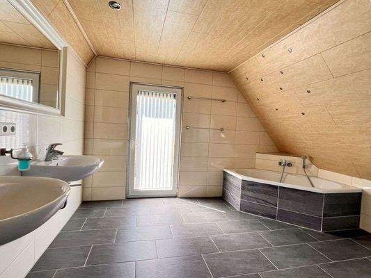 DG - großes Badezimmer