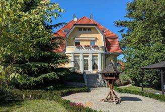 Südseite zum Parkgrundstück