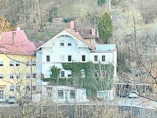 Nähere Hausansicht vom Schloß aus