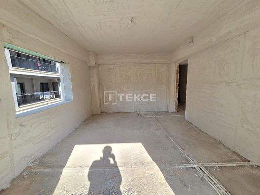 Apartment with Balcony and Elevator Building in Karşıyaka İzmir