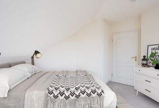 Schlafzimmer mit beisp. Möblierung 