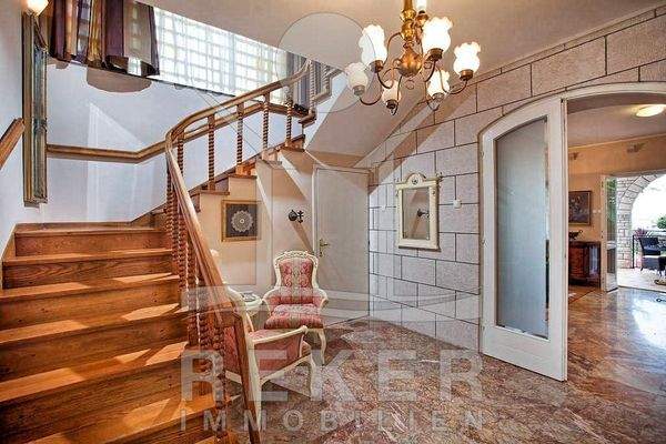 Elegantes Treppenhaus