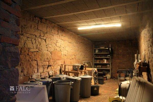 Scheune - Raum mit Natursteinmauer