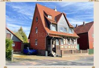 STRASSENANSICHT DES HAUSES