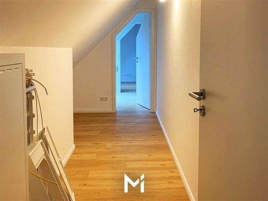 Abstellraum mit Zugang zum Technikraum