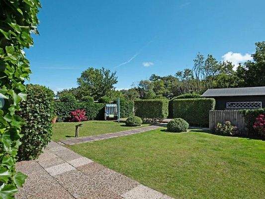 Großer Garten mit Blick ins Grüne