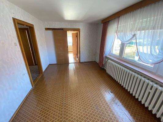 Schlafzimmer mit Blick zum 2. Bad.jpeg