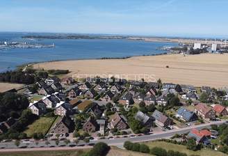 Grundstück mit umliegender Bebauung