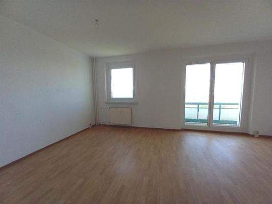 Helles Wohnzimmer mit Aussicht