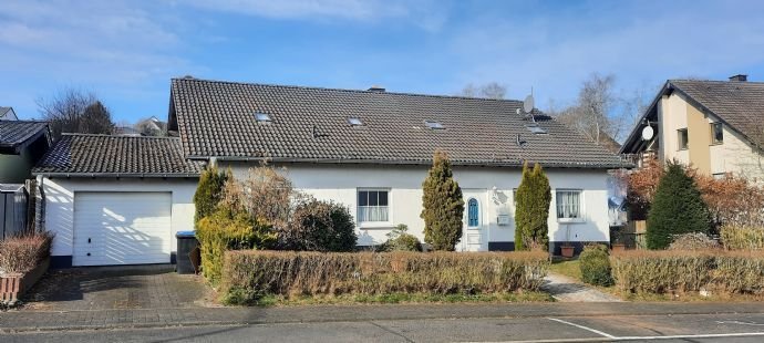 komfortabler barrierefreier Bungalow mit ausgebautem Dachstudio in ruhiger idyllischer Eifellage