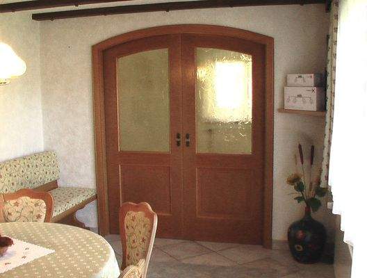 6b Esszimmer Schiebetürelement zum Wohnzimmer.JPG