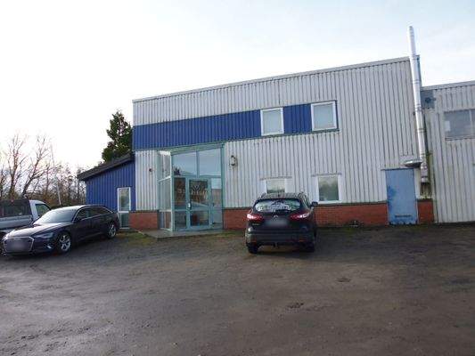 Eingang zum Bürotrakt