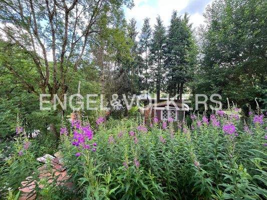 EV - Garten mit Schuppen