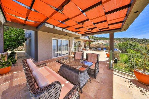 4-Bedroom Villa with Infinity Pool in Kaş Kalkan