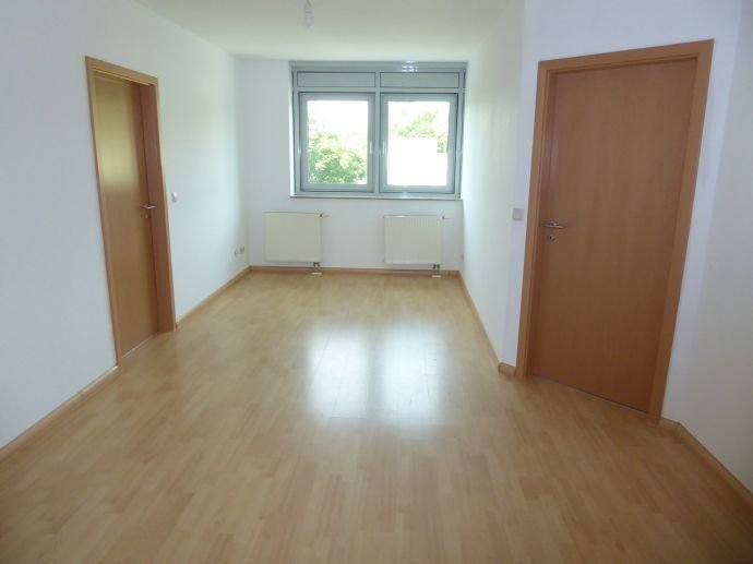 SOLIDE 2-Raum- Wohnung mit Laminat, in toller Lage