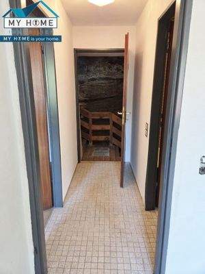 Flur OG mit Blick zum Treppenhaus