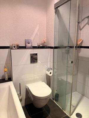 Modernes Badezimmer