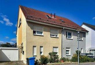 Front mit Garage