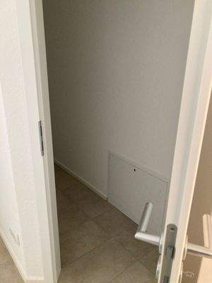 17. Haus 35 1. OG  HWR Raum im Bad