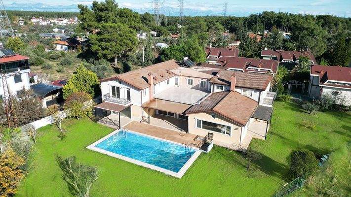 Detached Villa with Forest Views in Antalya Kepez